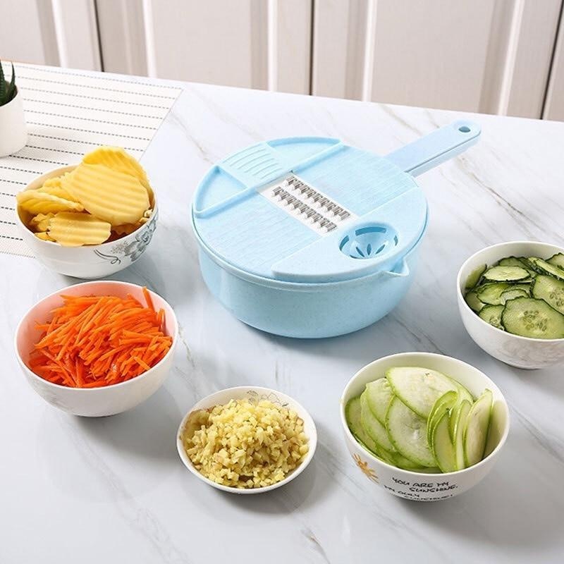 một chiếc rổ rửa rau tích hợp bàn nạo